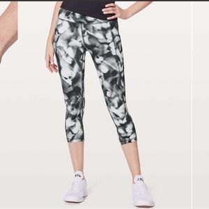 Lululemon Speed Up Crop 21" Blush Blossom Alpine White Black Size 4